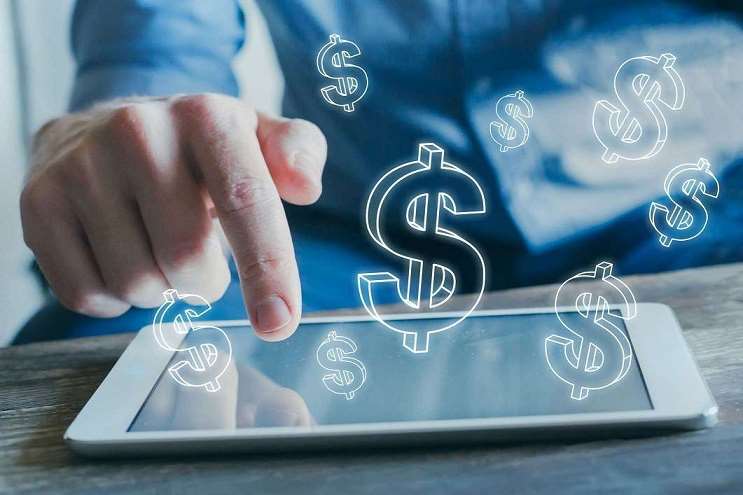 Personas que ganan dinero a través del trabajo remoto